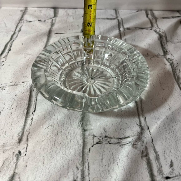 6' Glass ashtray Ornate round pressed glass starburst pattern - Picture 11 of 11
